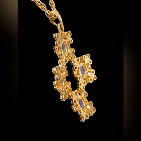 Vintage Sarah Coventry Victoria Blue Cross Pendant Necklace - Picture 6 of 9